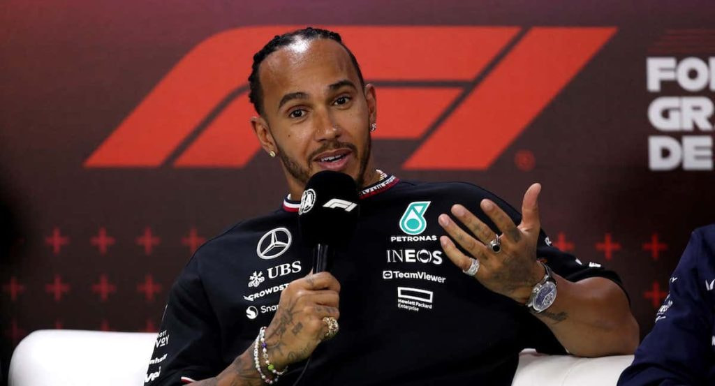 Lewis Hamilton durante una conferencia de prensa.