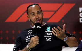 Lewis Hamilton durante una conferencia de prensa.