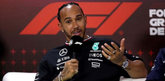 Lewis Hamilton durante una conferencia de prensa.