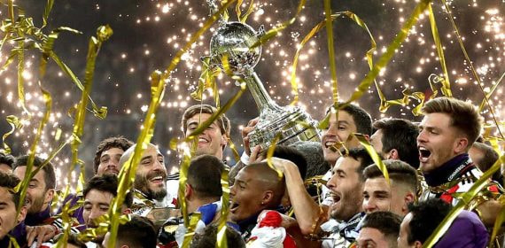 River Plate levantando la Copa Libertadores.