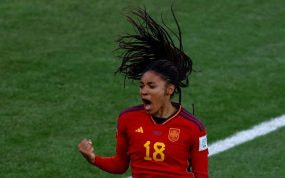 Salma Paralluelo con la Selección.