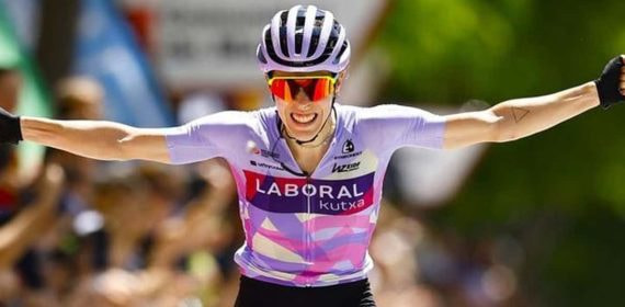 Usoa Ostolaza, firmando la victoria en el Campeonato de España.