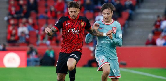 Pablo Maffeo durante un partido con el Mallorca.