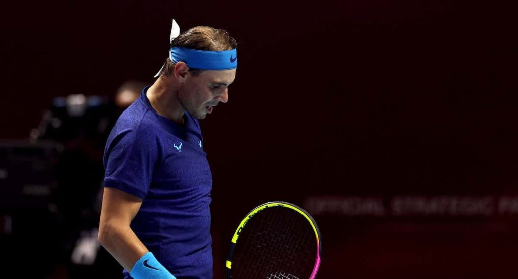Rafael Nadal se lamenta durante un partido.