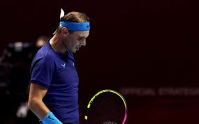 Rafael Nadal se lamenta durante un partido.