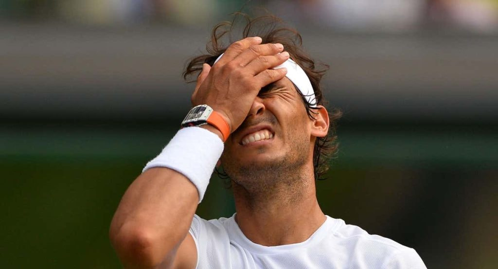 Rafael Nadal se lamenta durante un partido en Wimbledon 2015, durante la época en la que sufrió problemas de ansiedad.