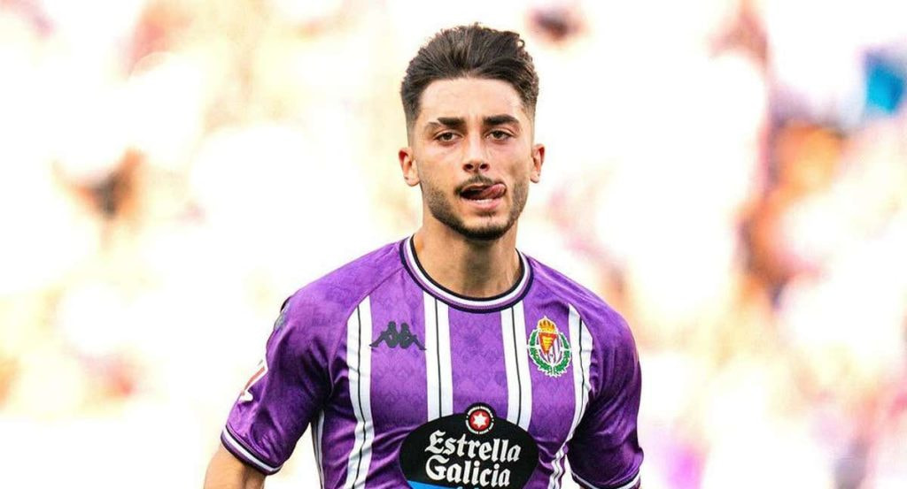 Raúl Moro celebra un gol con el Valladolid.