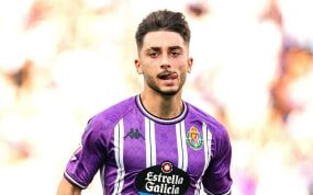 Raúl Moro celebra un gol con el Valladolid.