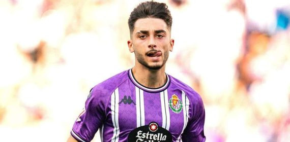 Raúl Moro celebra un gol con el Valladolid.