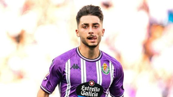 Raúl Moro celebra un gol con el Valladolid.