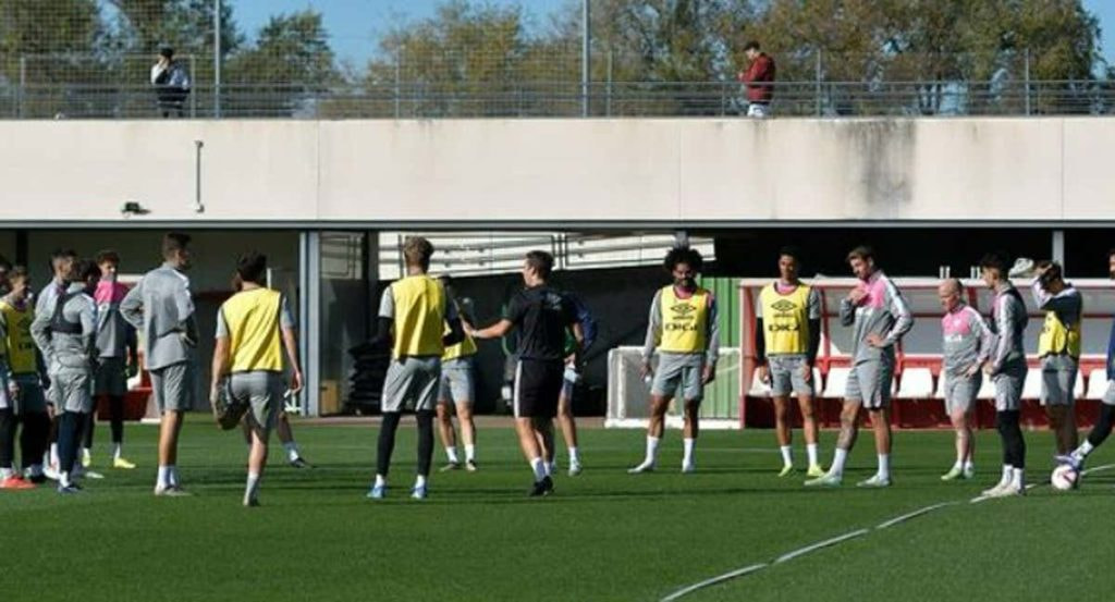 Jugadores del Rayo Vallecano, durante un entrenamiento en la Ciudad Deportiva.