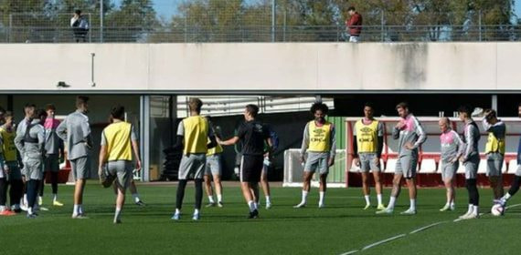 Jugadores del Rayo Vallecano, durante un entrenamiento en la Ciudad Deportiva.