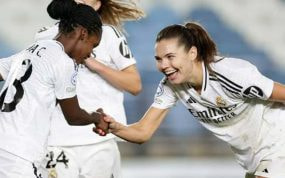 Linda Caicedo y Signe Brunn celebran un gol del Real Madrid.