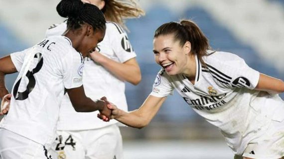 Linda Caicedo y Signe Brunn celebran un gol del Real Madrid.