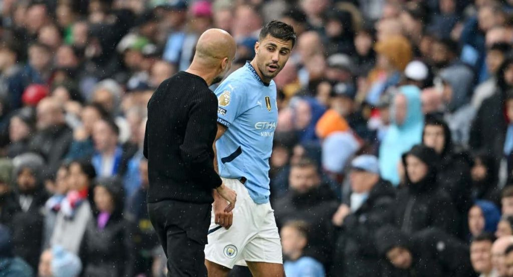 Pep Guardiola y Rodri, una vez el futbolista tuviera que ser sustituido por una lesión de ligamento cruzado.