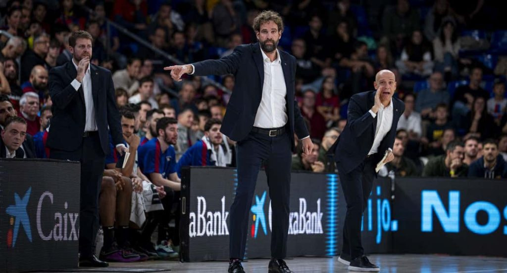Roger Grimau, la pasada temporada, al frente del banquillo del Barça.
