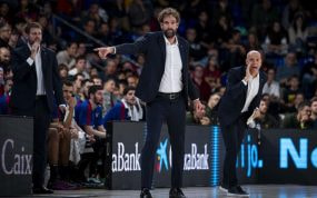 Roger Grimau, la pasada temporada, al frente del banquillo del Barça.