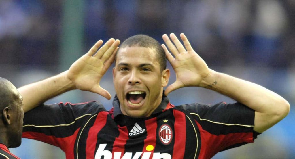 Ronaldo celebra un gol con el Milan en 2007.
