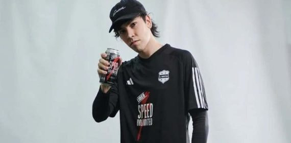 Spreen tiene a la marca Speed de patrocinio y jugará con Deportivo Riestra.