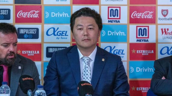 Suzuki, ante la prensa.