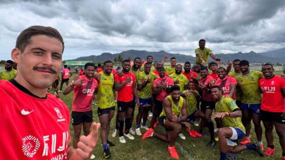 Tobías en la concentración de Fiyi 7s.
