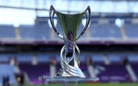 El trofeo de la Champions League femenina.