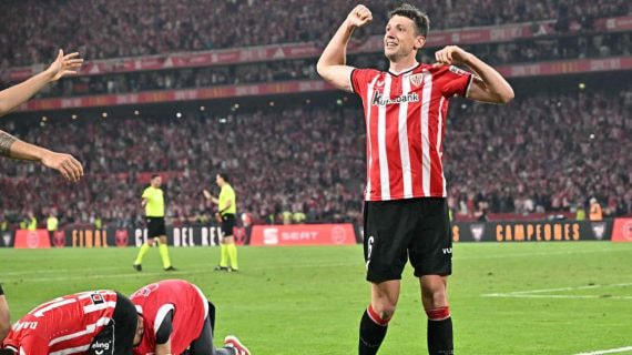 Mikel Vesga celebra el título de Copa, con Dani García llorando desconsolado.