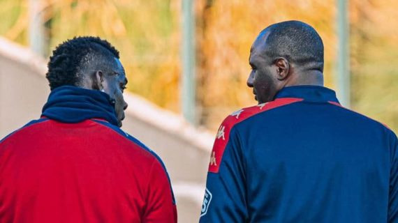 Balotelli y Patrick Vieira se reencuentran en Genoa.