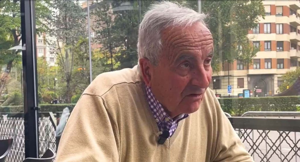 El doctor Villanueva, en un momento de la entrevista con Relevo.