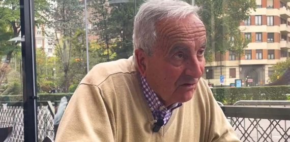 El doctor Villanueva, en un momento de la entrevista con Relevo.