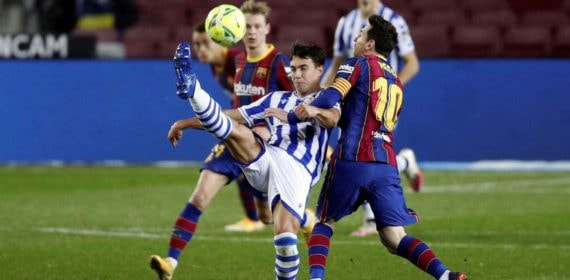 Zubimendi en un partido ante el Barça.