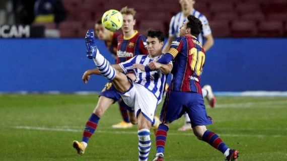 Zubimendi en un partido ante el Barça.
