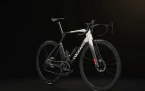 La nueva Colnago Y1Rs del equipo UAE Team Emirates.
