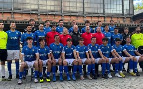 Foto de la plantilla de la Ferro posando en Atocha.