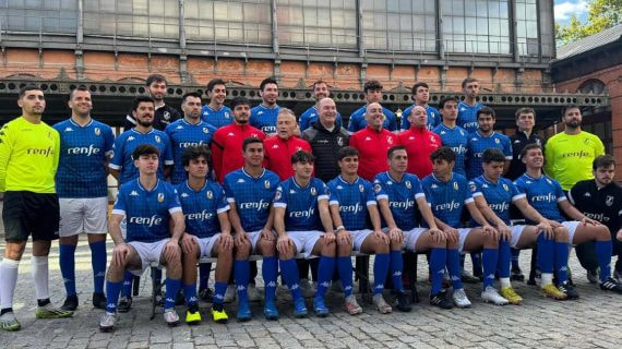 Foto de la plantilla de la Ferro posando en Atocha.