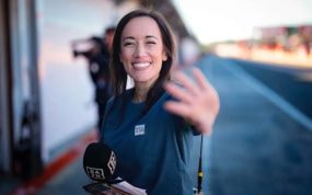 Natacha Alfageme en el paddock.