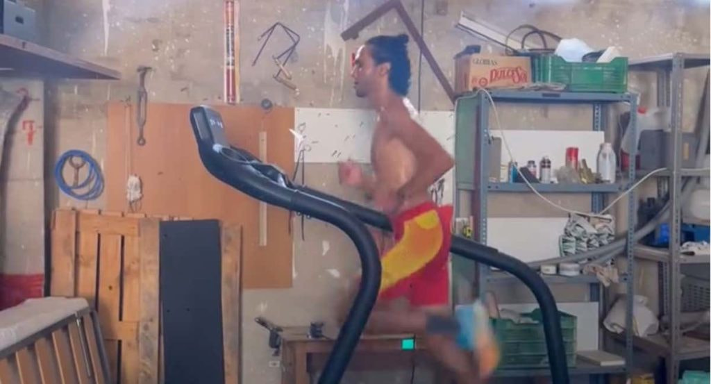 Mo Katir, en un entrenamiento en cinta en agosto.