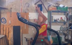 Mo Katir, en un entrenamiento en cinta en agosto.