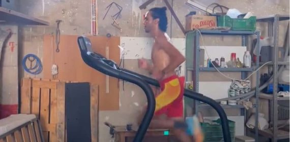 Mo Katir, en un entrenamiento en cinta en agosto.