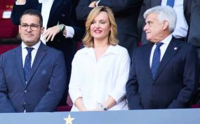 Pablo Lozano junto a la ministra Pilar Alegría y Pedro Rocha en el palco de La Cartuja.