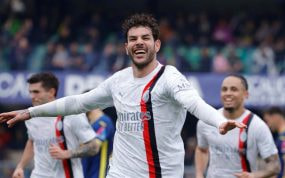 Theo celebra un gol con el Milan.