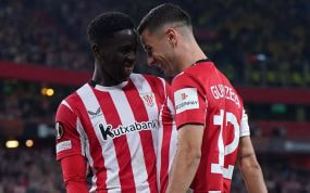 Adama y Guruzeta celebran en el choque jugado ante el Elfsborg.