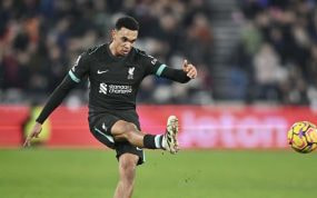Alexander-Arnold, durante su partido ante el West Ham.