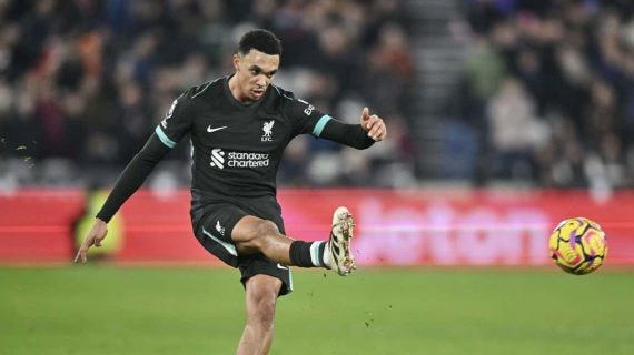 Alexander-Arnold, durante su partido ante el West Ham.