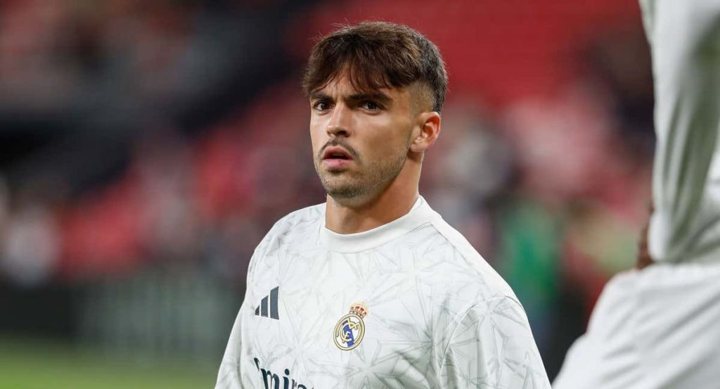 Raúl Asencio, jugando con el Real Madrid en San Mamés.