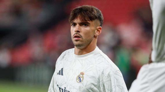 Raúl Asencio, jugando con el Real Madrid en San Mamés.