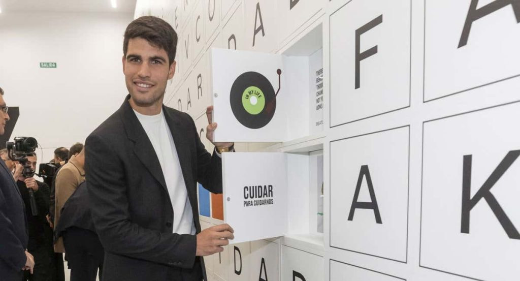 Carlos Alcaraz, durante la presentación de la exposición en el Centro de Cultura Cárcel Vieja de Murcia.
