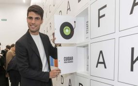 Carlos Alcaraz, durante la presentación de la exposición en el Centro de Cultura Cárcel Vieja de Murcia.