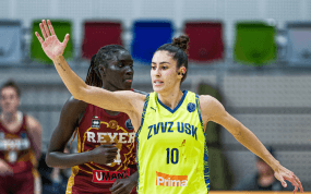 María Conde jugando con USK Praha en la EuroLeague Women 24-25.