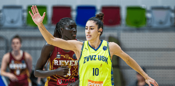María Conde jugando con USK Praha en la EuroLeague Women 24-25.